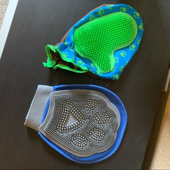 Pet grooming rubber bristle brush mittens - Picture 1 of 7